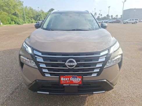 Certified 2024 Nissan Rogue Platinum FWD image 17