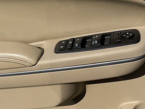 Used 2013 Chrysler 300 image 9