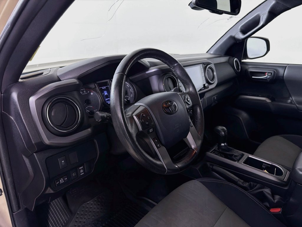 Used 2020 Toyota Tacoma TRD Off-Road w/ Technology Package AWD/4WD image 10