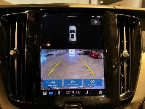 Used 2023 Volvo XC60 B5 Core image 20