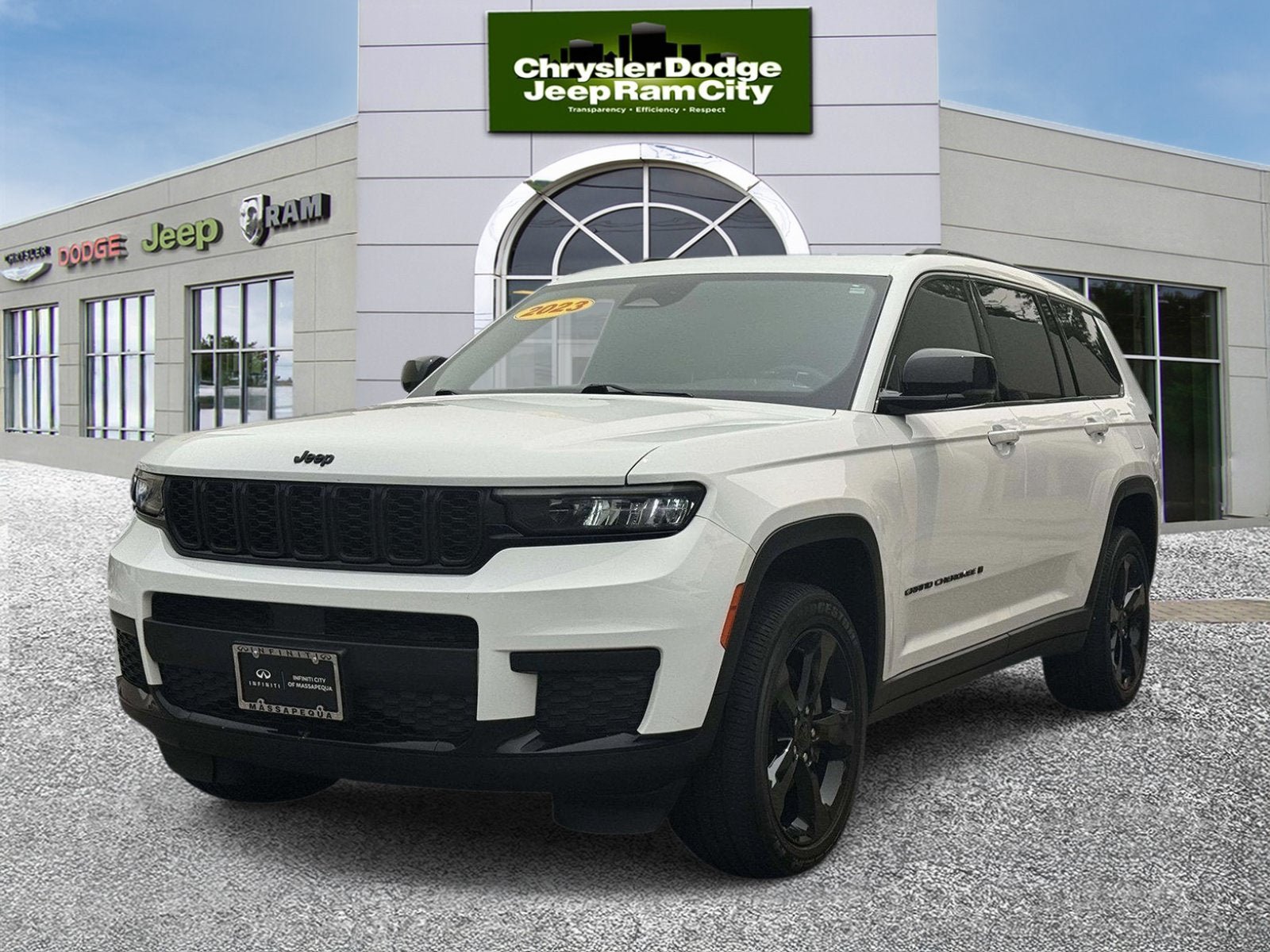 Used 2023 Jeep Grand Cherokee L Laredo AWD/4WD image 5