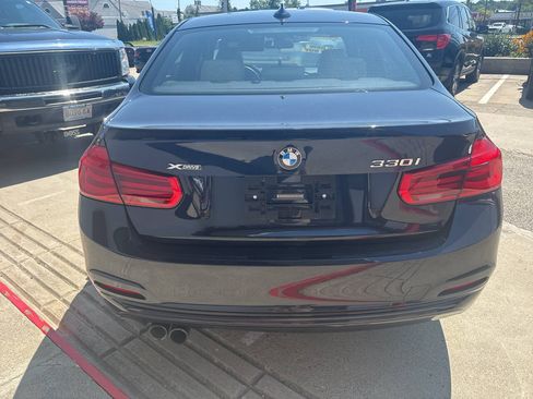 Used 2017 BMW 330i xDrive Sedan AWD/4WD image 3