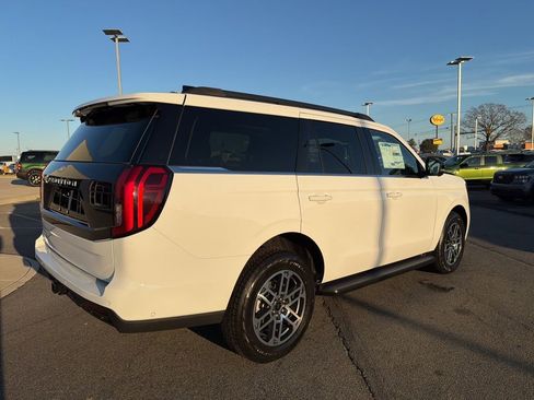 New 2025 Ford Expedition Active image 3