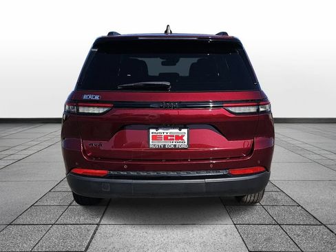 Used 2025 Jeep Grand Cherokee Altitude AWD/4WD image 6