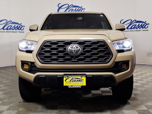 Used 2020 Toyota Tacoma TRD Off-Road w/ Advanced Technology Package AWD/4WD image 3
