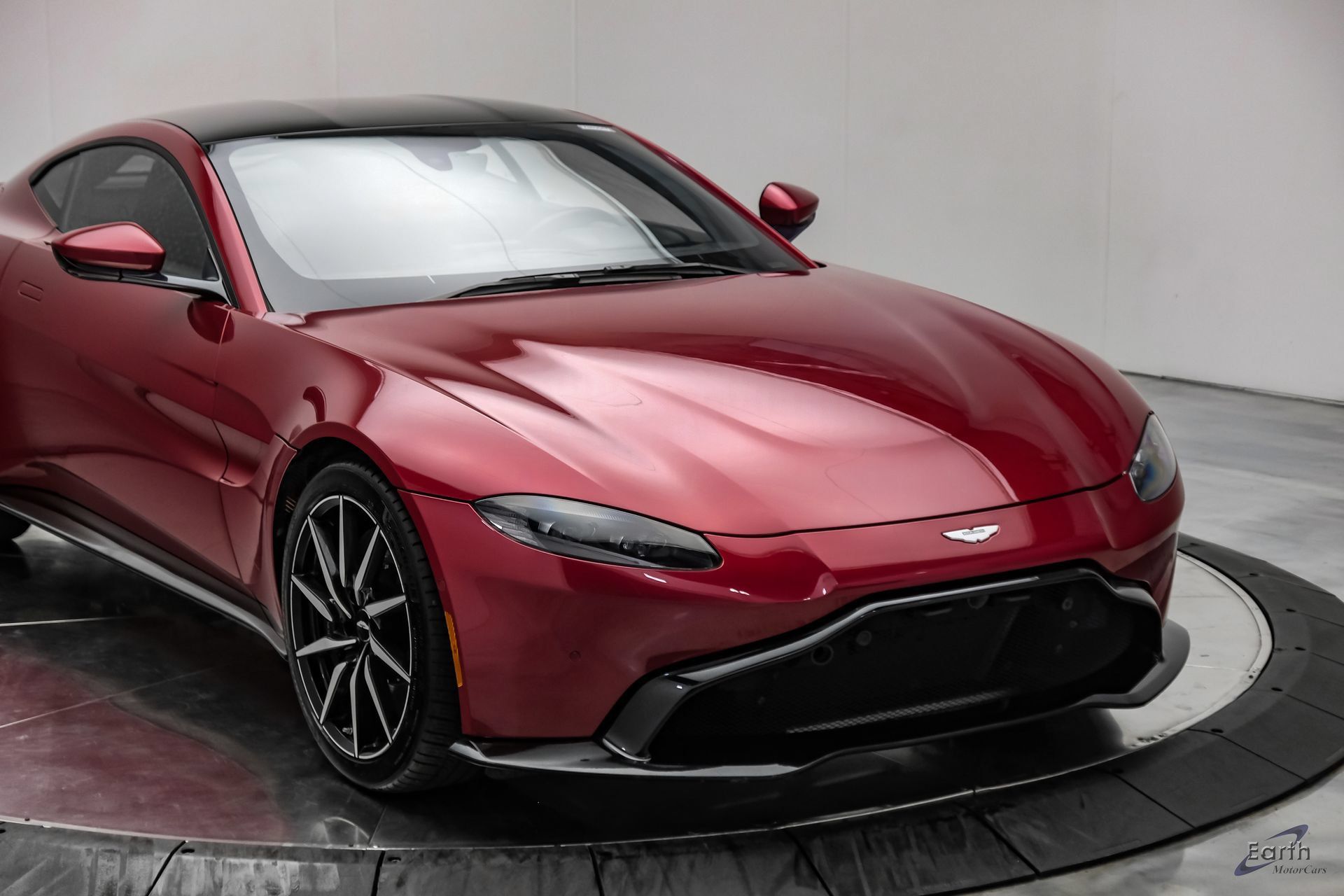 Used 2019 Aston Martin V8 Vantage Coupe RWD image 32