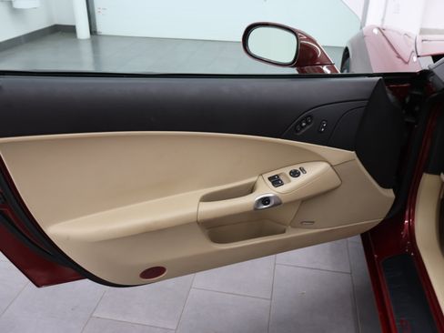 Used 2006 Chevrolet Corvette Convertible w/ Preferred Equipment Group RWD image 31