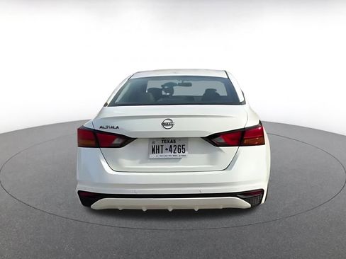 Used 2025 Nissan Altima 2.5 SV image 12