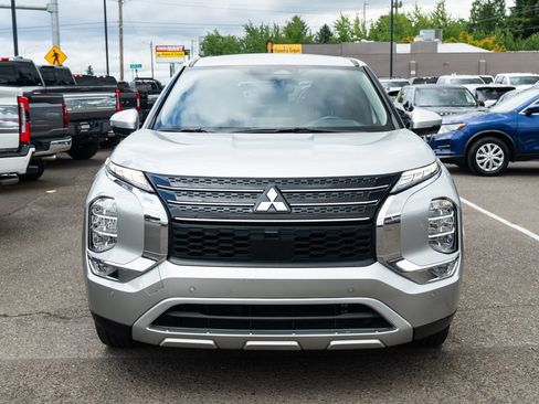 Used 2022 Mitsubishi Outlander SE FWD image 2