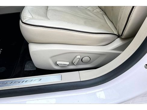Used 2017 Ford Fusion Platinum FWD image 29