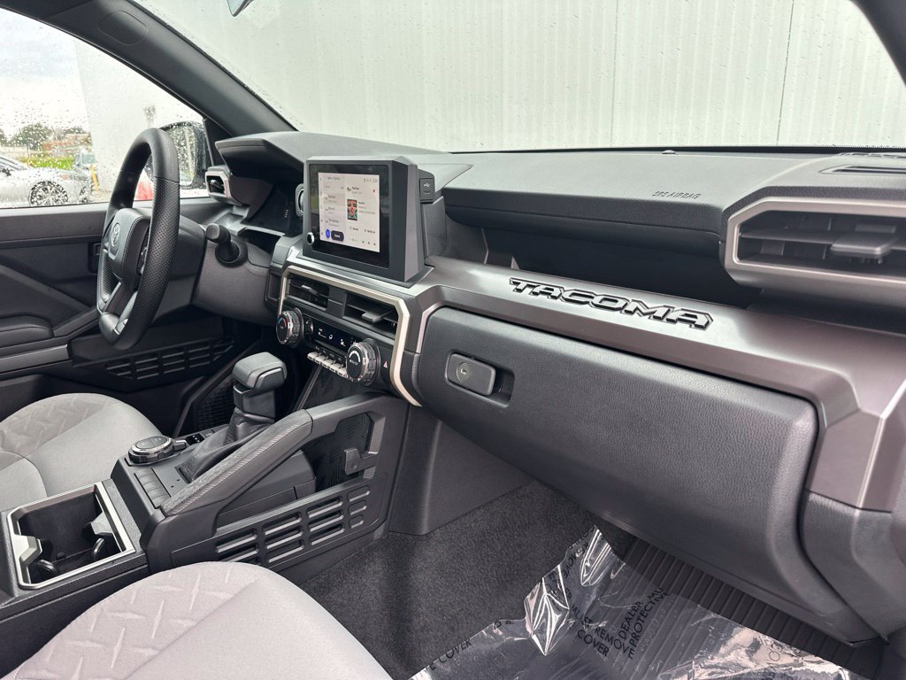 Used 2025 Toyota Tacoma SR5 AWD/4WD image 32