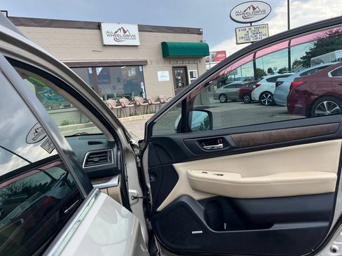 Used 2017 Subaru Outback 2.5i Limited AWD/4WD image 11
