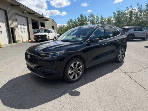Used 2025 Ford Escape Platinum AWD/4WD image 3