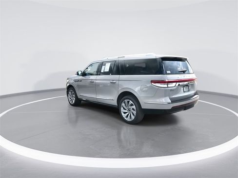 Used 2024 Lincoln Navigator L Reserve image 6