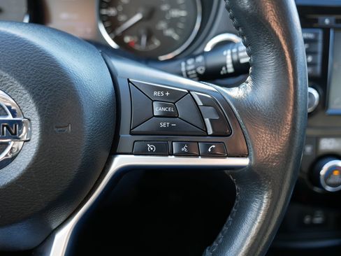 Used 2018 Nissan Rogue SV image 30