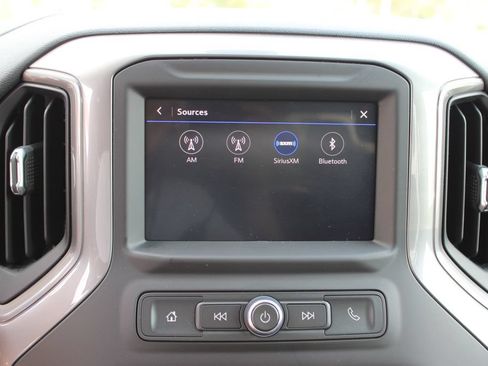 Used 2020 Chevrolet Silverado 1500 Custom w/ Custom Value Package AWD/4WD image 17
