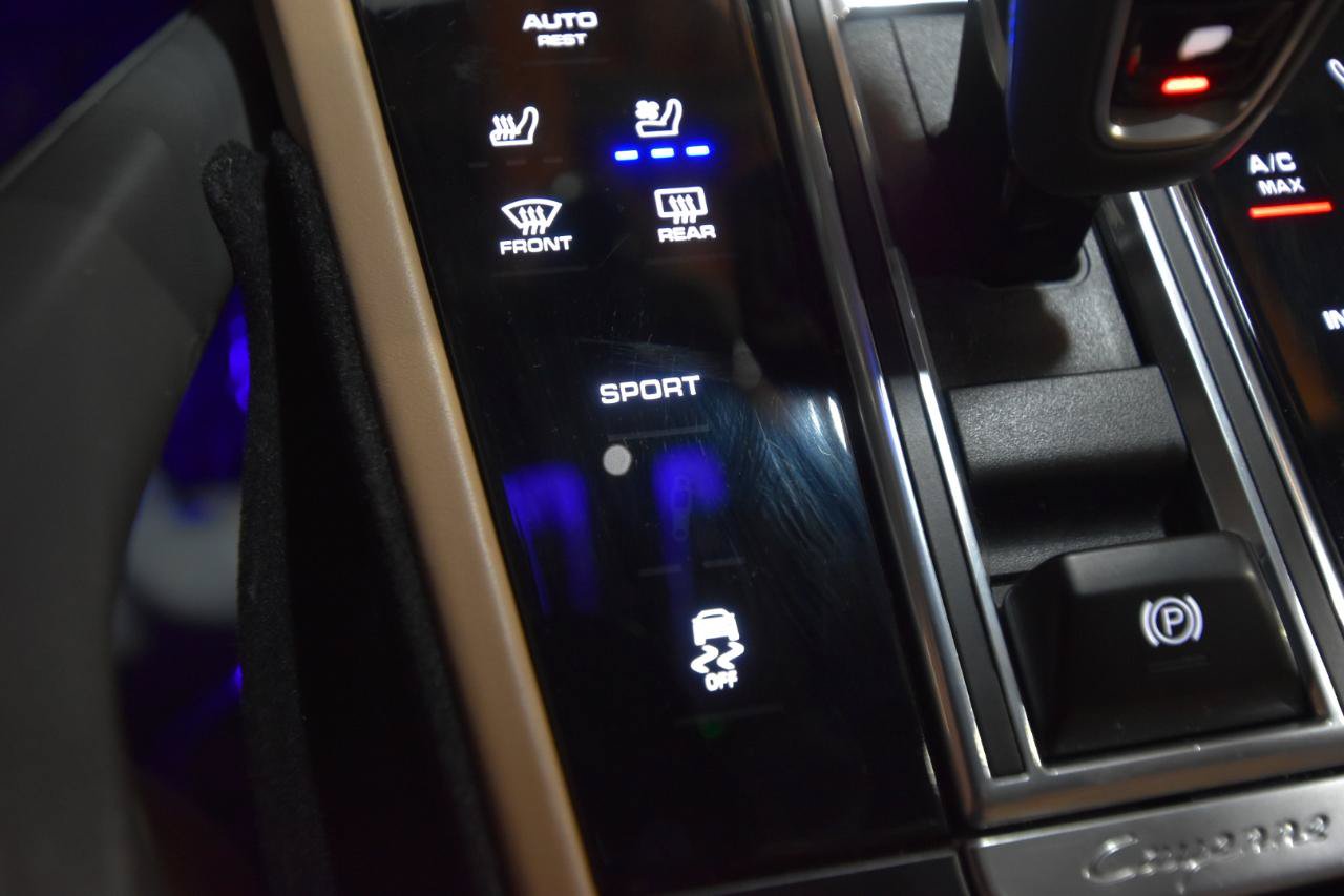 Used 2021 Porsche Cayenne AWD/4WD image 36