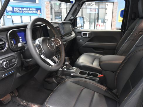 Used 2024 Jeep Wrangler Unlimited Sahara w/ Technology Group image 26