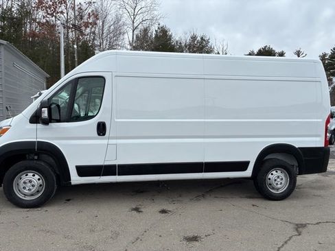 Used 2024 RAM ProMaster 2500 w/ Convenience Group image 4