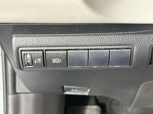 Used 2020 Toyota Corolla LE FWD image 17