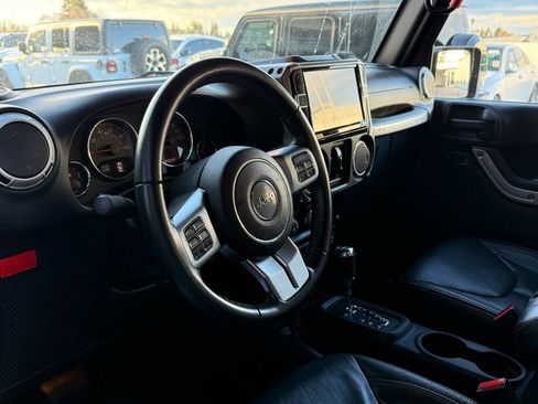 Used 2017 Jeep Wrangler Unlimited Rubicon image 3