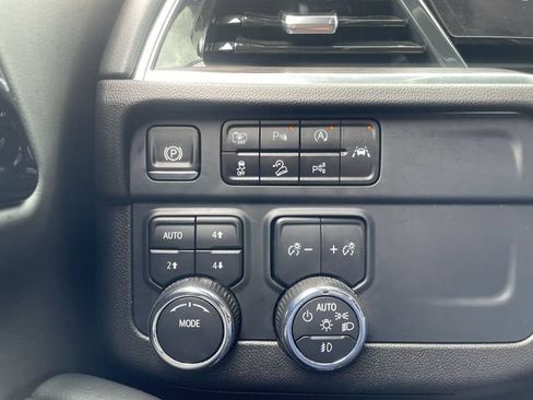 Used 2025 Chevrolet Tahoe Z71 AWD/4WD image 20