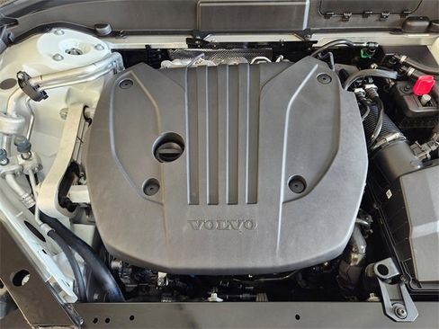 Used 2025 Volvo XC60 B5 Core image 33