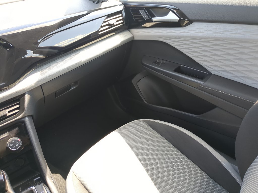 Used 2024 Volkswagen Taos S FWD image 15