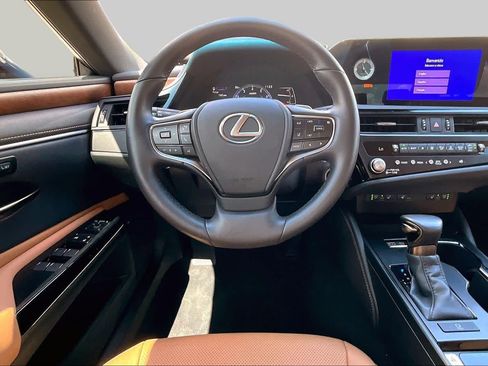 Used 2025 Lexus ES 350 w/ Premium Package FWD image 6