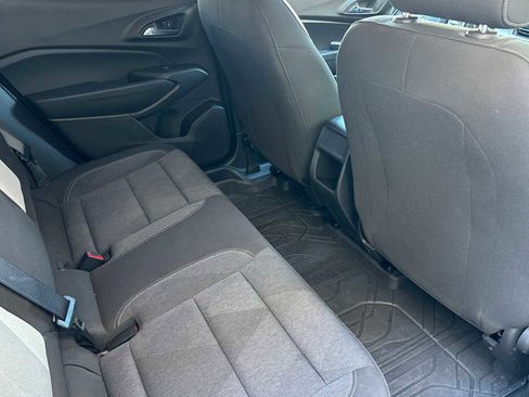 Used 2024 Chevrolet Trax RS w/ Sunroof Package image 18