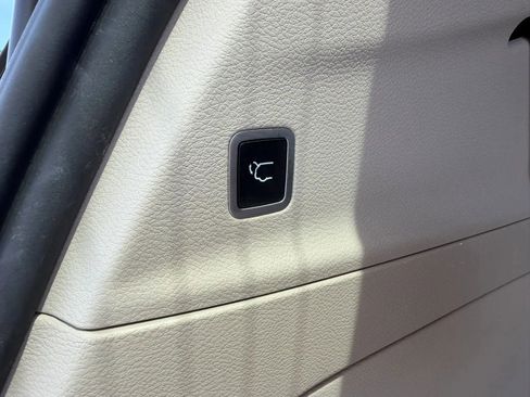 Used 2019 Chrysler Pacifica Touring-L FWD image 35