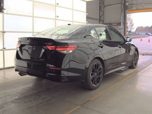 Used 2025 Nissan Sentra SR w/ Midnight Edition image 4
