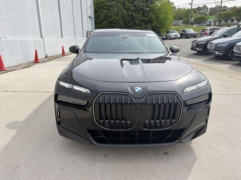 Used 2024 BMW 760i xDrive w/ Executive Package image 6