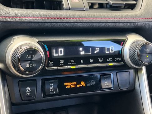 Used 2021 Toyota RAV4 SE AWD/4WD image 22