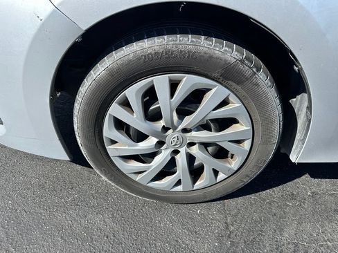 Used 2018 Toyota Corolla LE FWD image 6