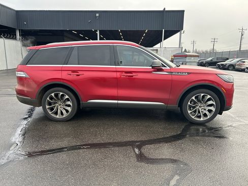 Used 2025 Lincoln Aviator Premiere image 5