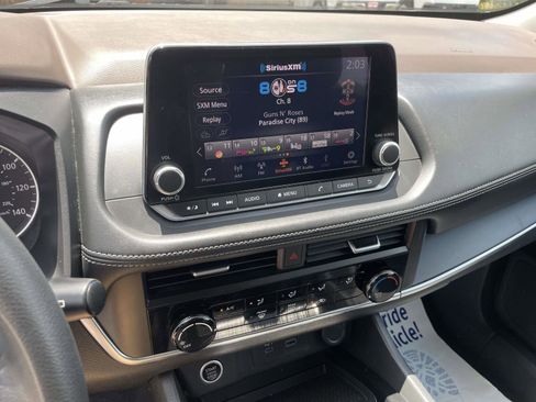 Used 2023 Nissan Rogue S FWD image 12