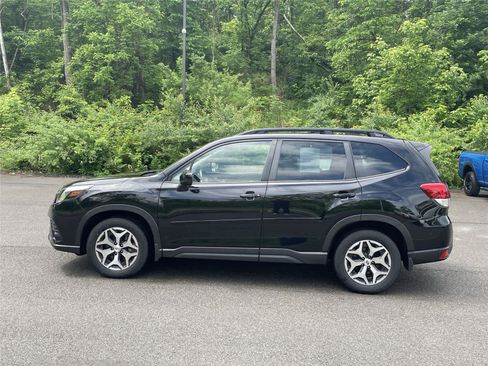 Used 2023 Subaru Forester Premium AWD/4WD image 2