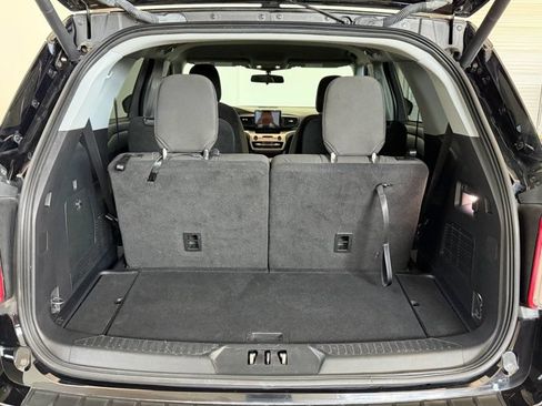 Used 2022 Ford Explorer XLT RWD image 14