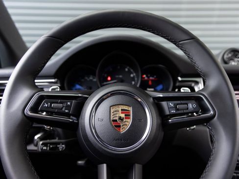 Certified 2026 Porsche Macan Base image 14