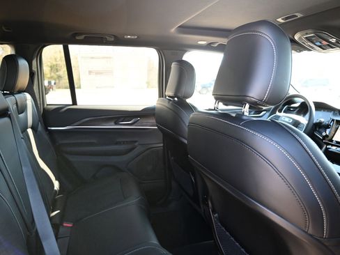 New 2026 Jeep Grand Cherokee Altitude image 23