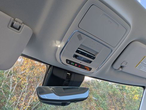 Used 2024 GMC Acadia Denali w/ Super Cruise Package image 32