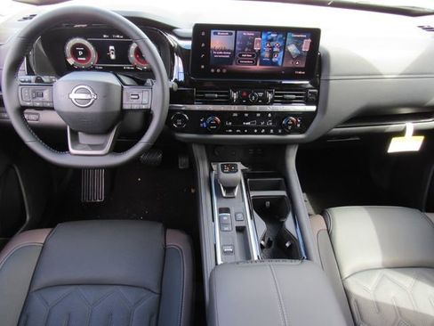 New 2026 Nissan Pathfinder Platinum FWD image 19
