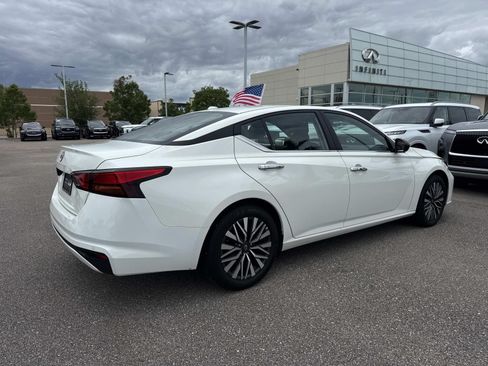 Used 2025 Nissan Altima 2.5 SV FWD image 5
