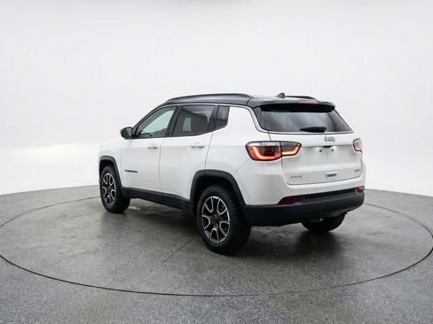 Used 2025 Jeep Compass Trailhawk AWD/4WD image 6