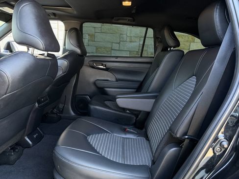 Used 2024 Toyota Highlander XSE FWD image 29