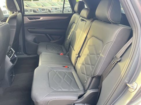 Used 2025 Volkswagen Atlas Cross Sport SE image 27