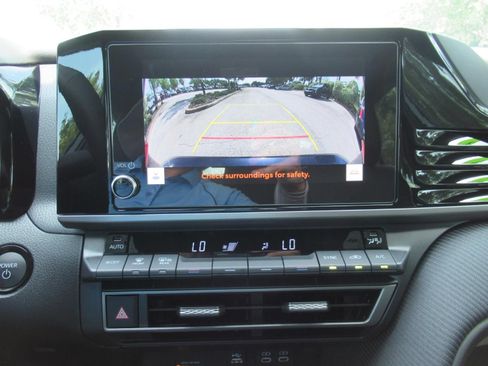 Used 2026 Toyota Camry SE FWD image 30