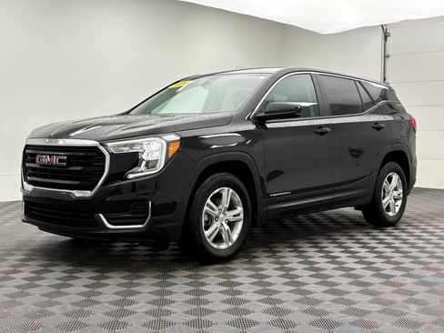 Used 2024 GMC Terrain SLE AWD/4WD image 2