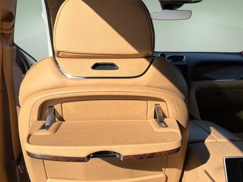 Used 2023 Bentley Bentayga Extended Wheelbase image 30